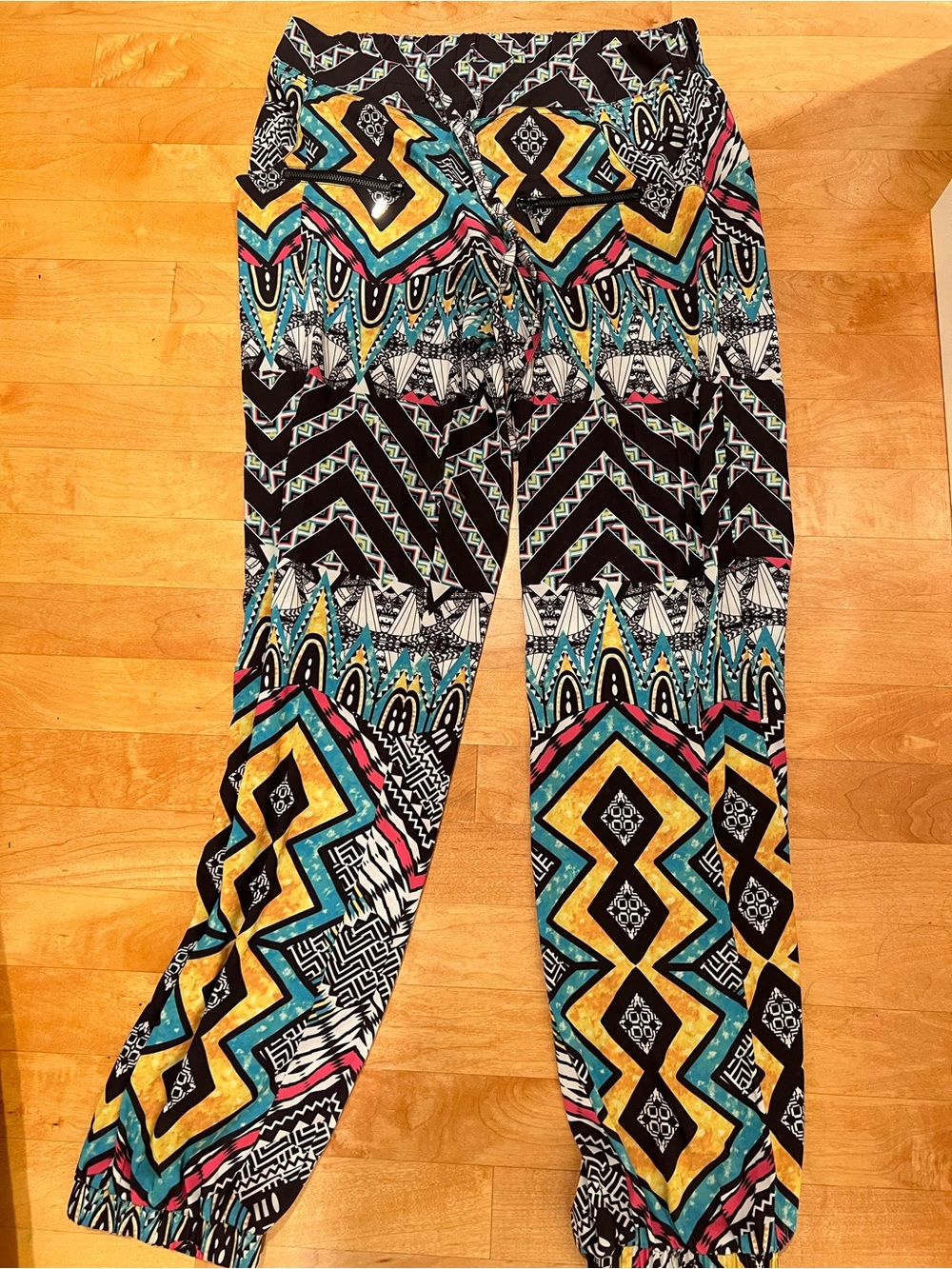Bebe  Super Comfortable Geometric Print Jogger Pants - Black Multi